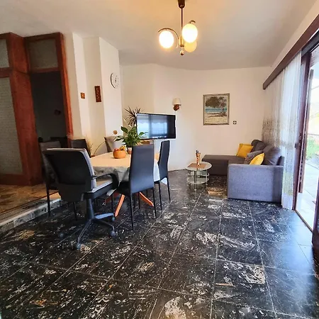 Villa Green Apartment *