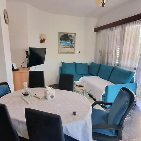 Villa Green Apartment