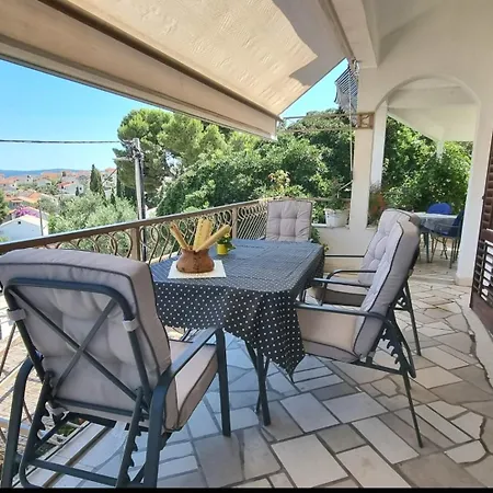 Villa Green Apartment