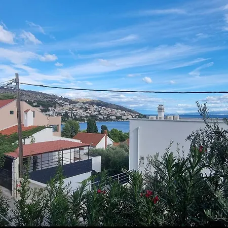 Villa Green Apartment